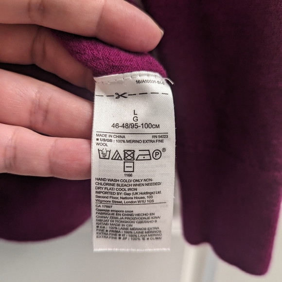 **PULLED** 🎉3/$50🎉 Banana Republic Merino Wool Sweater - Picture 6 of 6